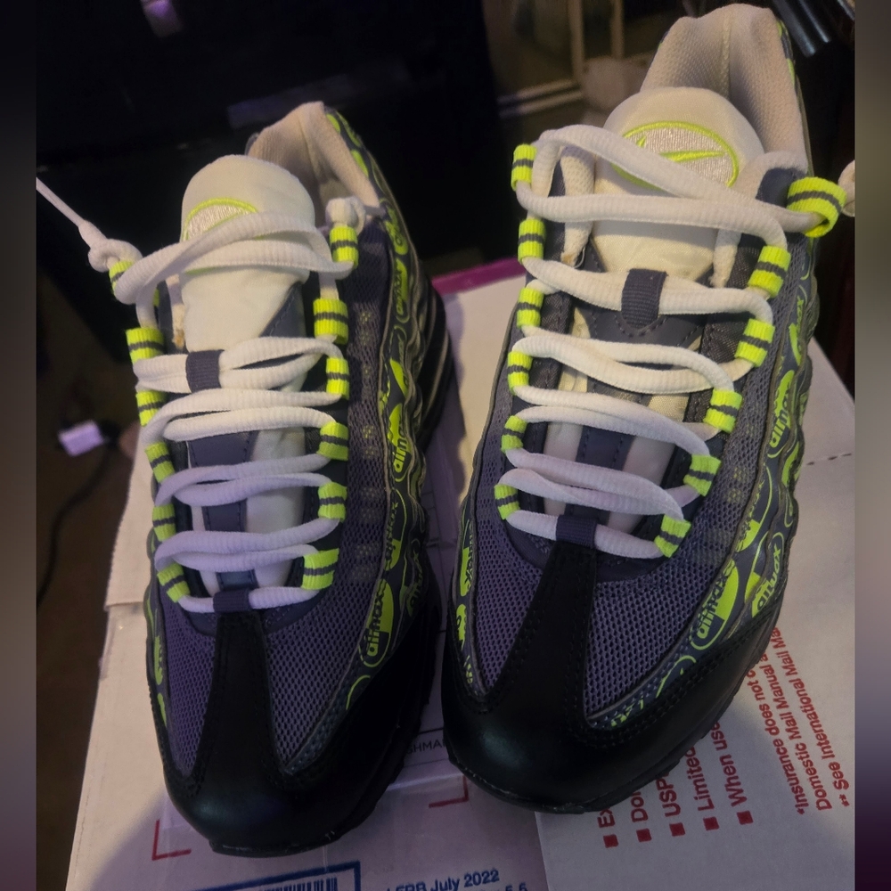 Size 6.5 youth Nike Air Max 95